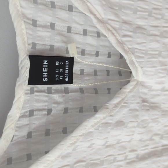 NWT V neck sleeveless top - Picture 7 of 7